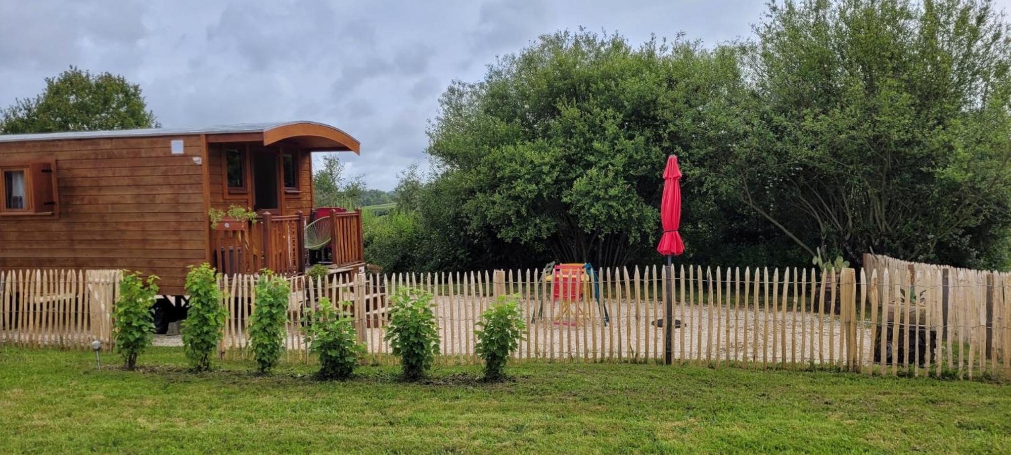 Roulotte A Sapharey Hotel Sarrazac  Екстериор снимка